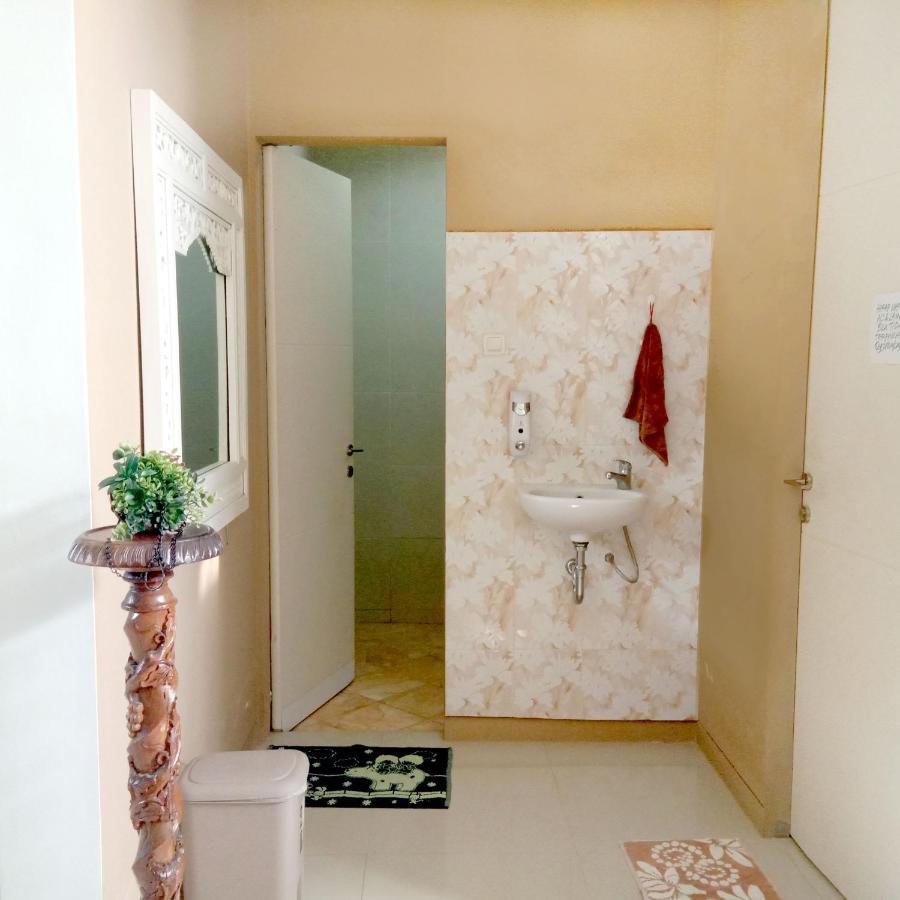 Mutiara Balecatur Guest House Yogyakarta Exterior photo