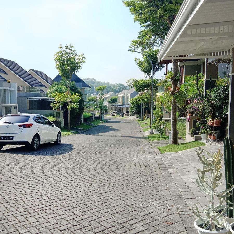 Mutiara Balecatur Guest House Yogyakarta Exterior photo